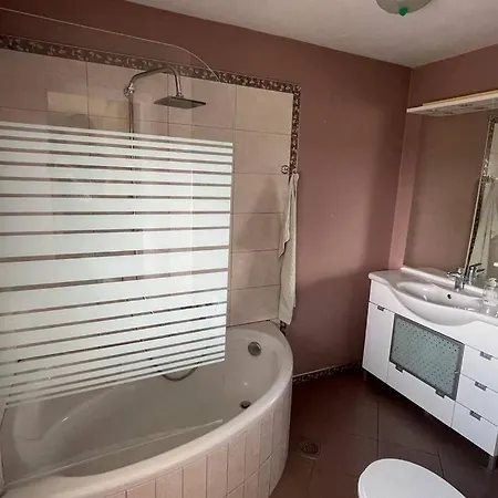 Family House Simba Semesterbostad *