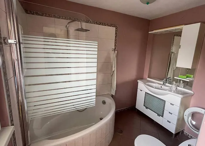 Family House Simba 度假居 *